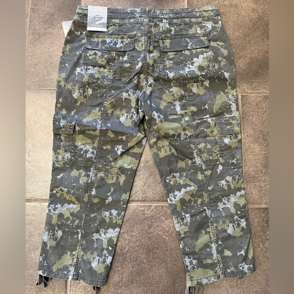 Windriver pants capris crops size 8 camouflage mid rise green grey trousers - Picture 2 of 11